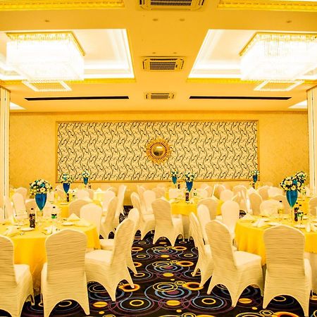 Aurora Banquet And Hotel チラウ エクステリア 写真