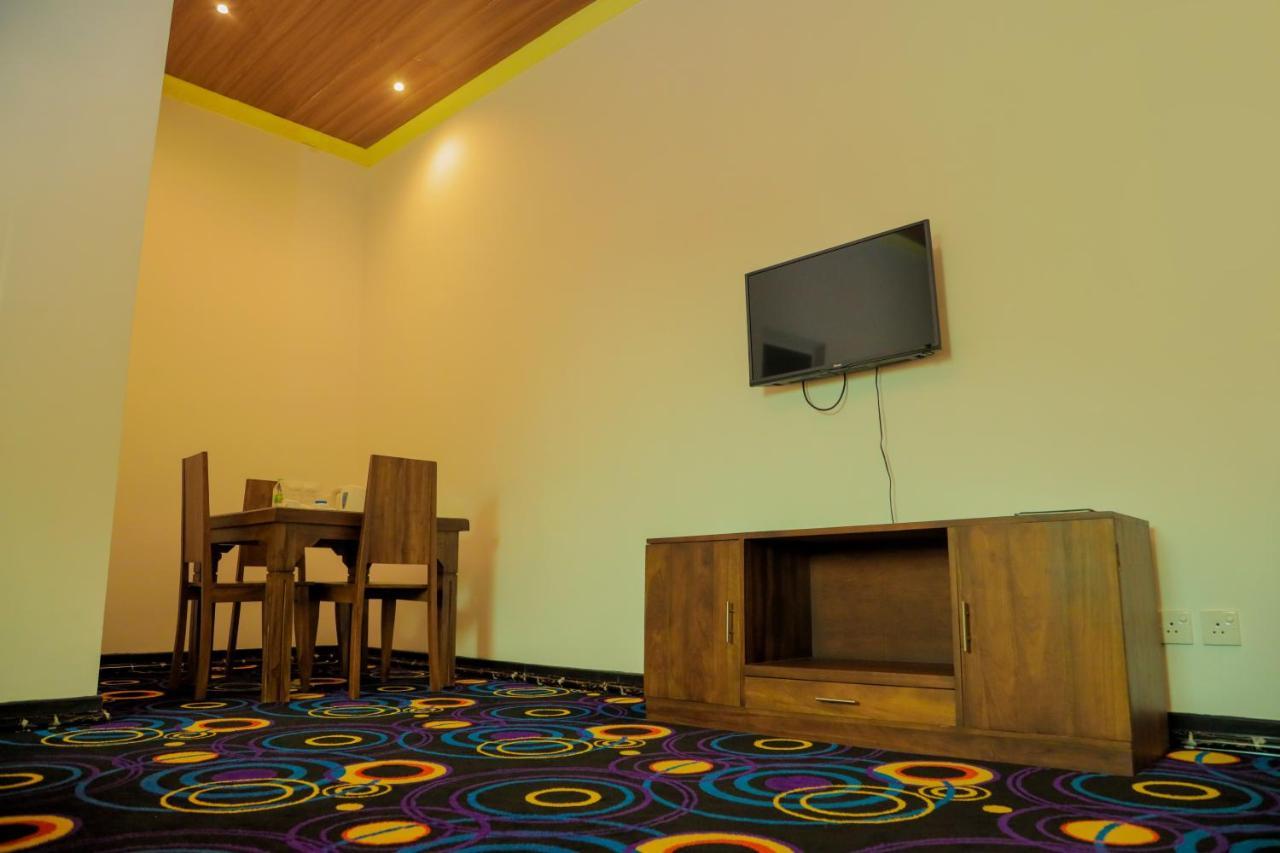 Aurora Banquet And Hotel チラウ エクステリア 写真