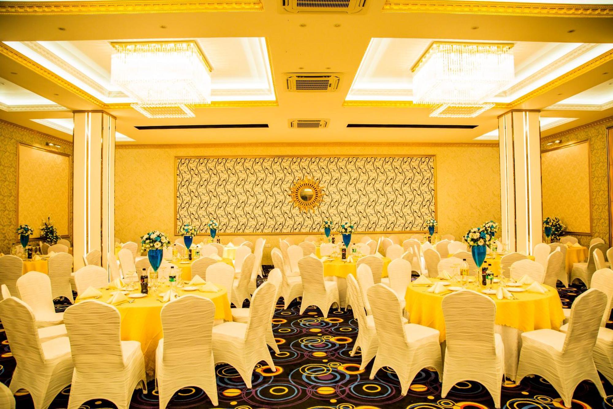 Aurora Banquet And Hotel チラウ エクステリア 写真